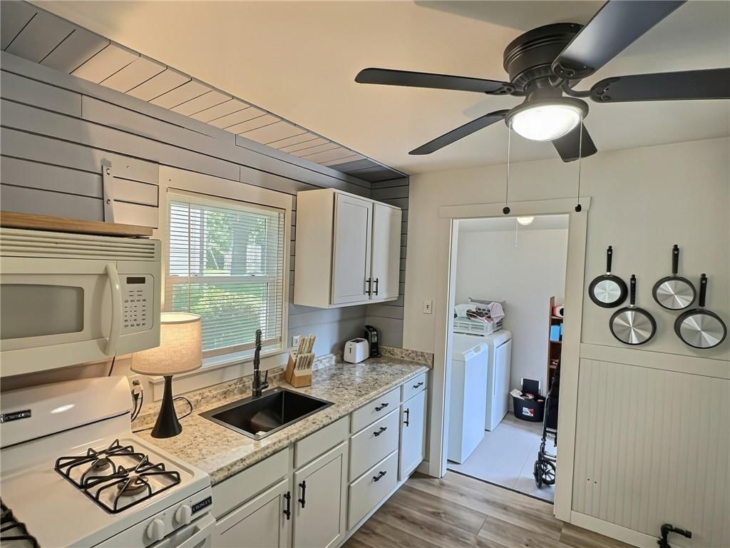 317 W Hickory Street — photo 11