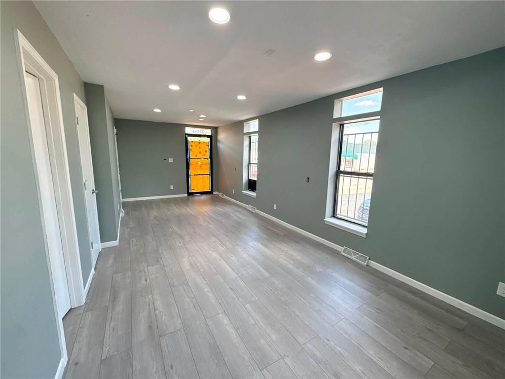 225 N 7 Trafficway — photo 2