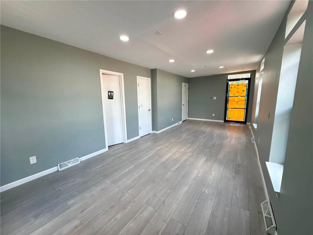 225 N 7 Trafficway — photo 5