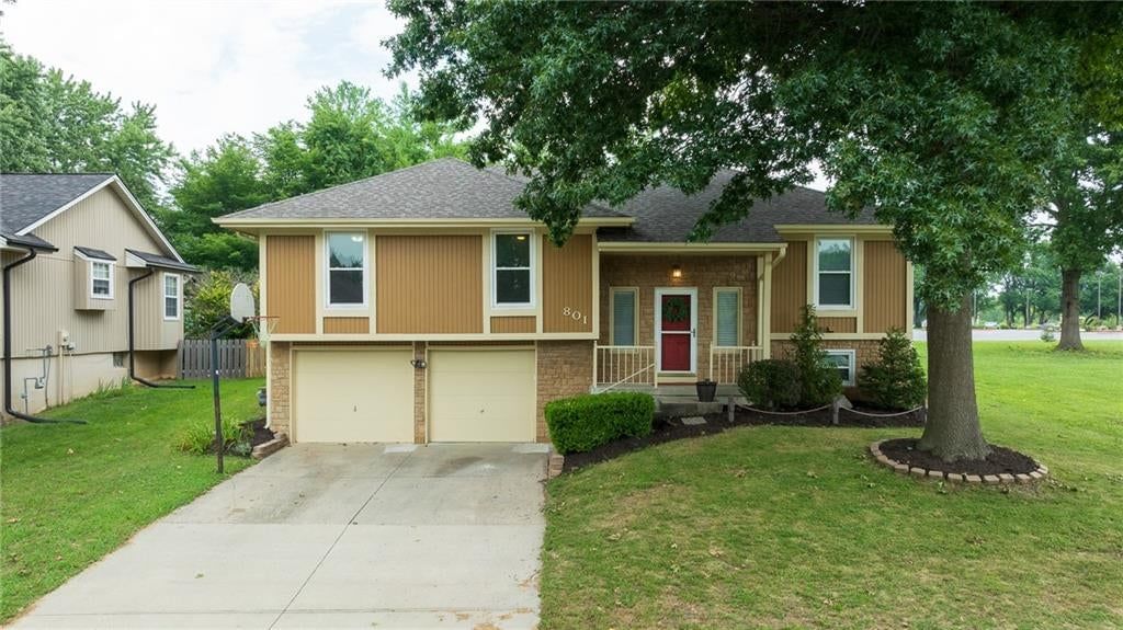 801 SW Southgate Drive — photo 1