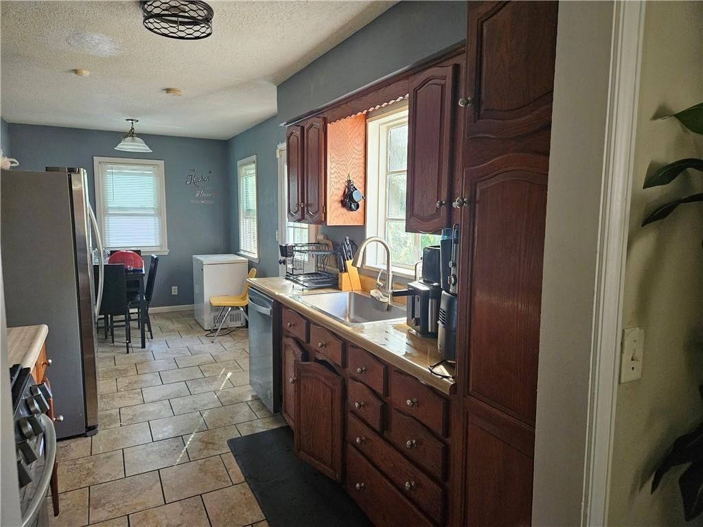 2318 NE Pence Avenue — photo 3