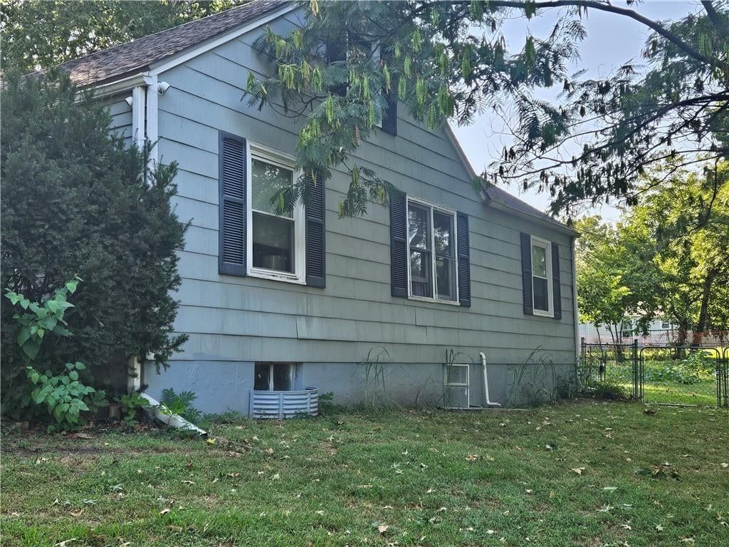 2318 NE Pence Avenue — photo 9