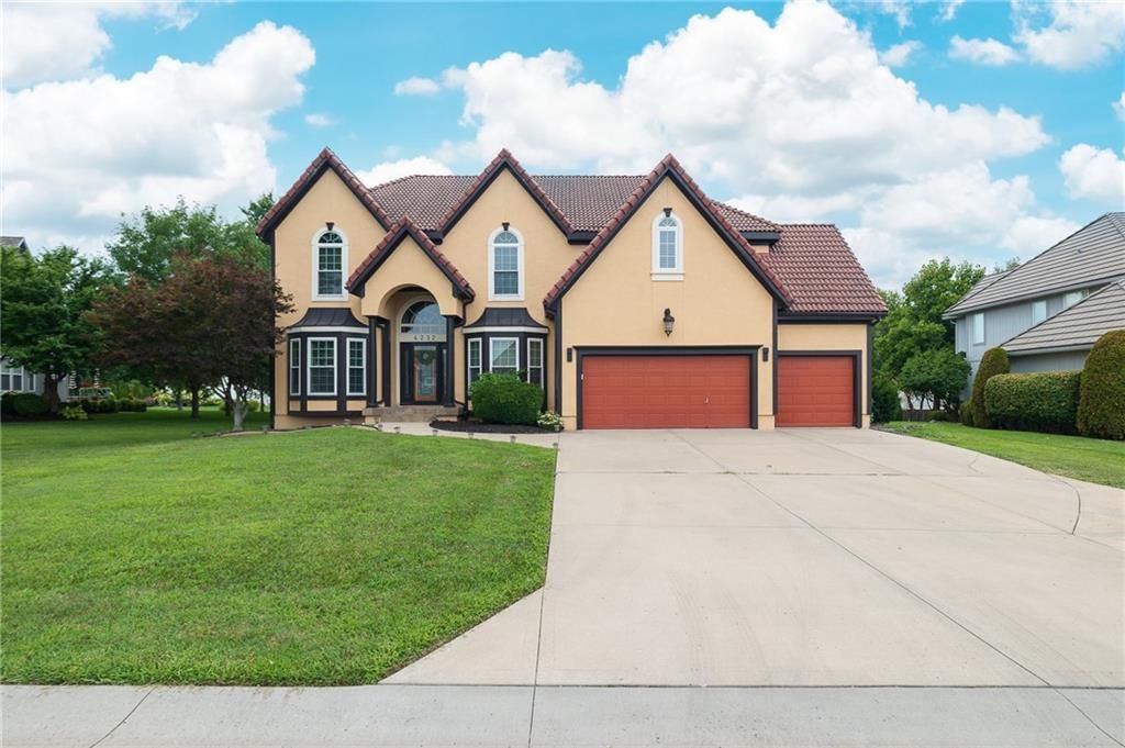 4232 NE Tremont Court — photo 2