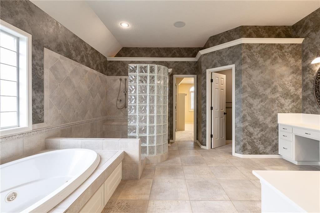 4232 NE Tremont Court — photo 38