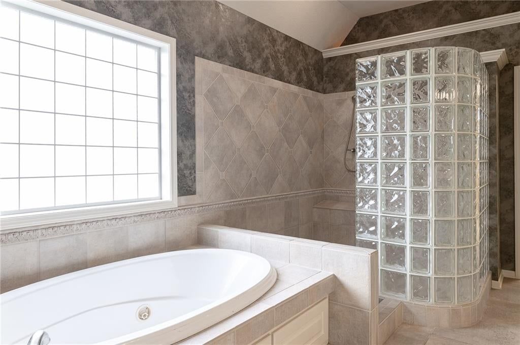 4232 NE Tremont Court — photo 39