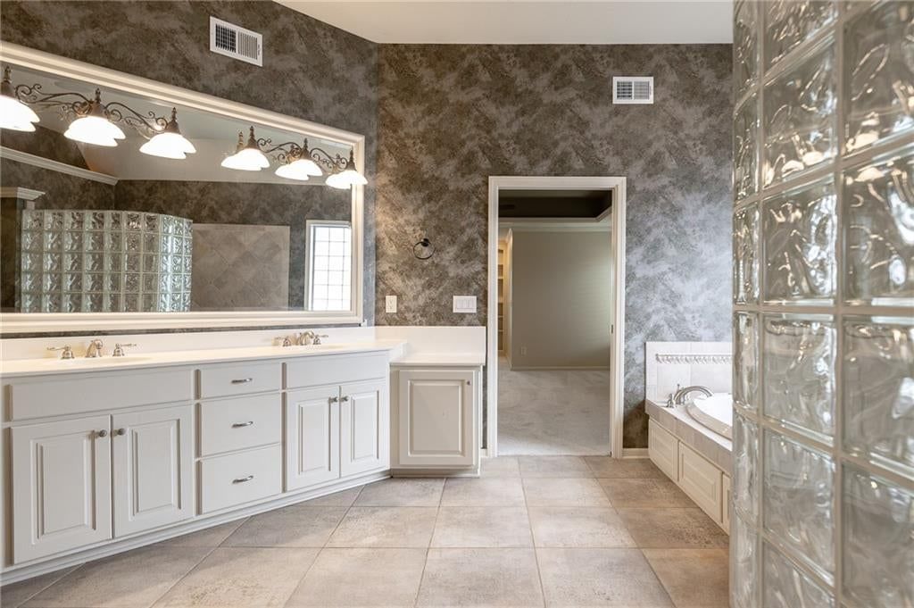 4232 NE Tremont Court — photo 40