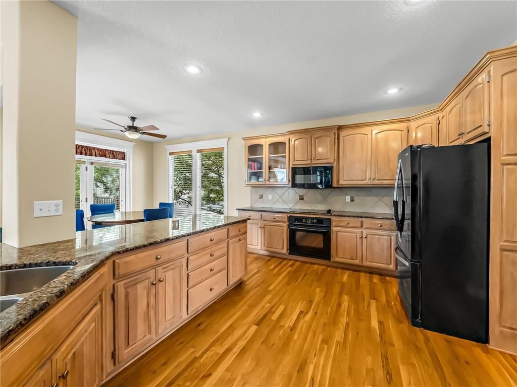 1028 NE Serenity Lane — photo 8