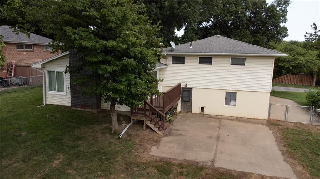 2212 N 33rd Terrace — photo 33