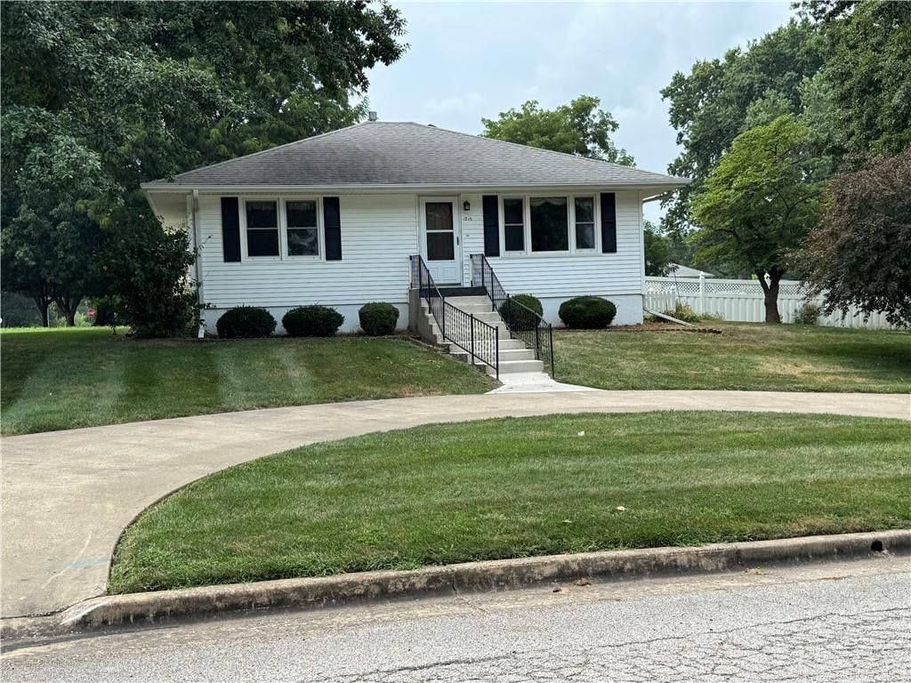 1210 Lipper Avenue, Higginsville, MO