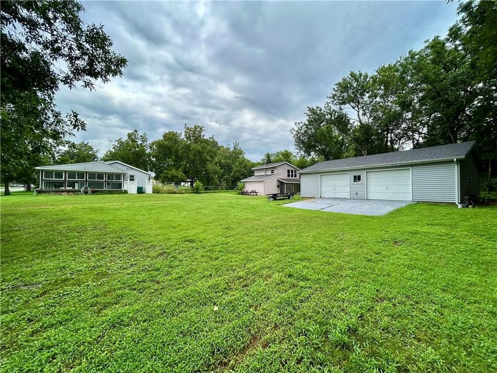 704 E Shawnee Street — photo 1
