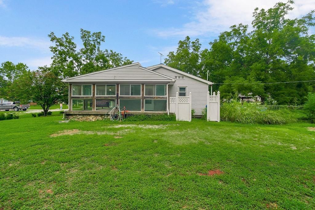 704 E Shawnee Street — photo 3