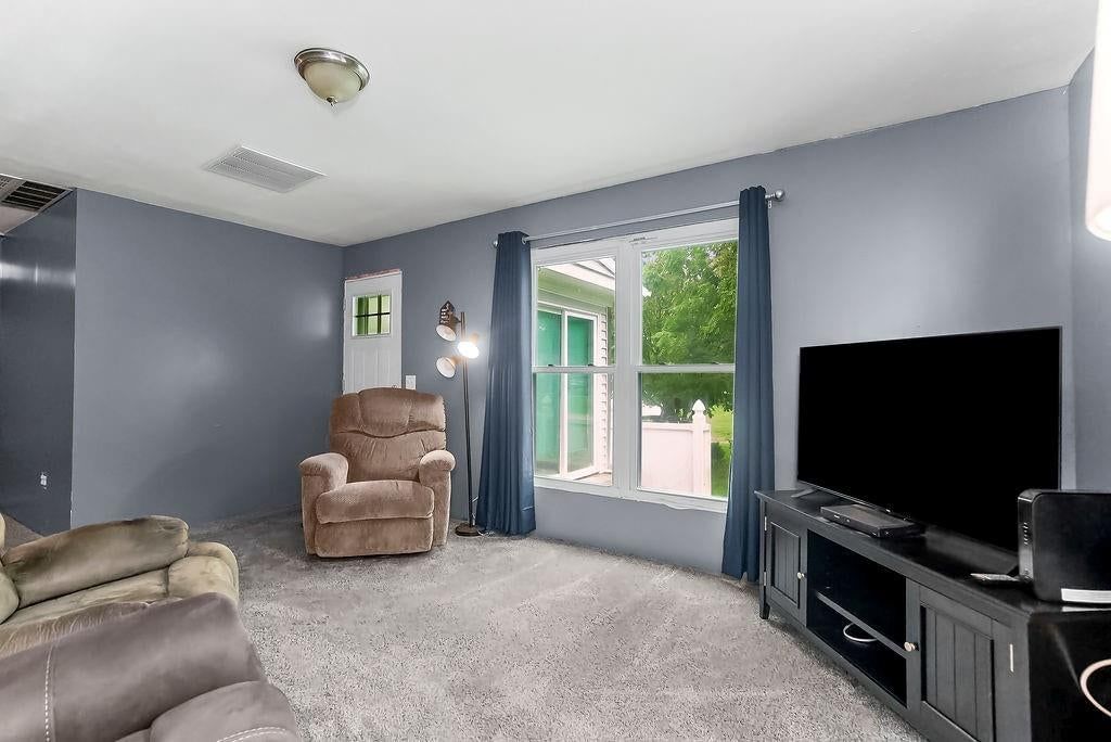 704 E Shawnee Street — photo 4