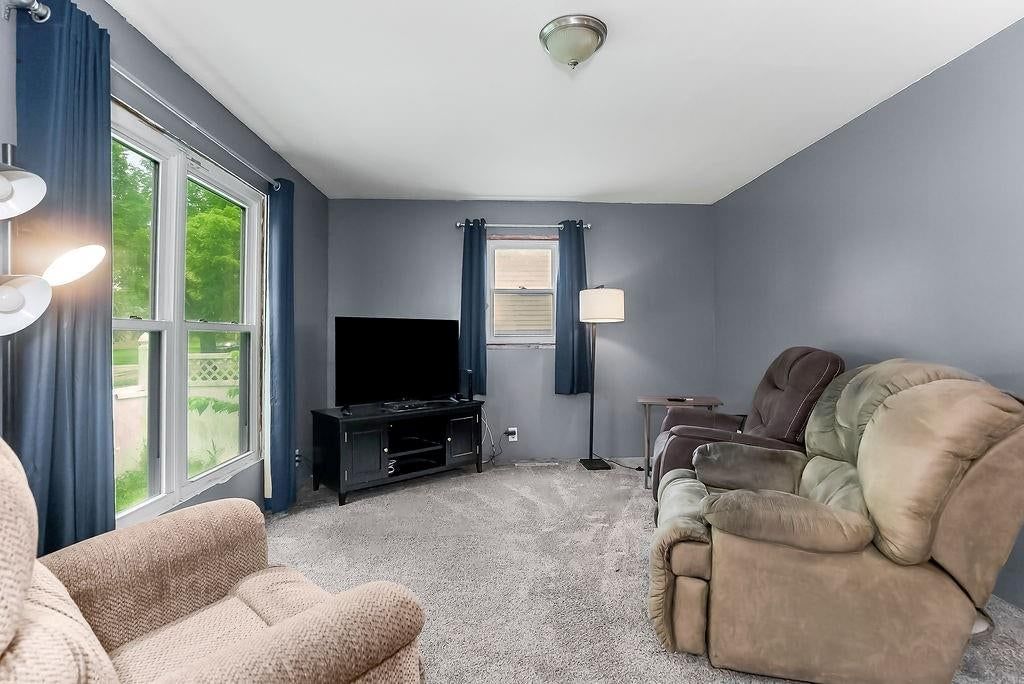 704 E Shawnee Street — photo 5