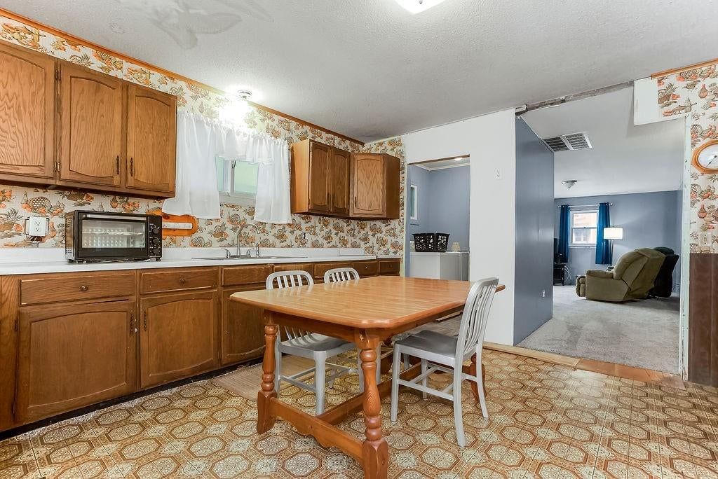 704 E Shawnee Street — photo 10