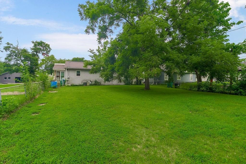 704 E Shawnee Street — photo 17
