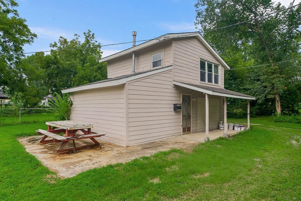 704 E Shawnee Street — photo 19
