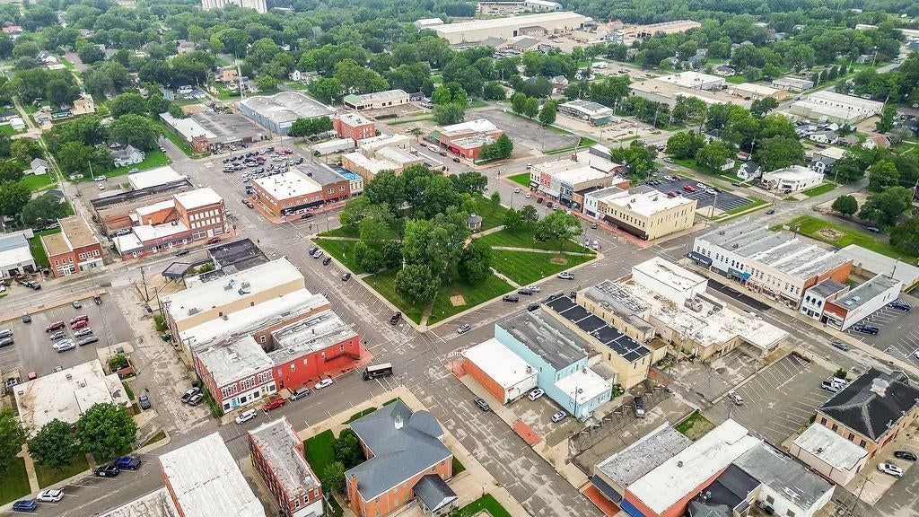 704 E Shawnee Street — photo 30