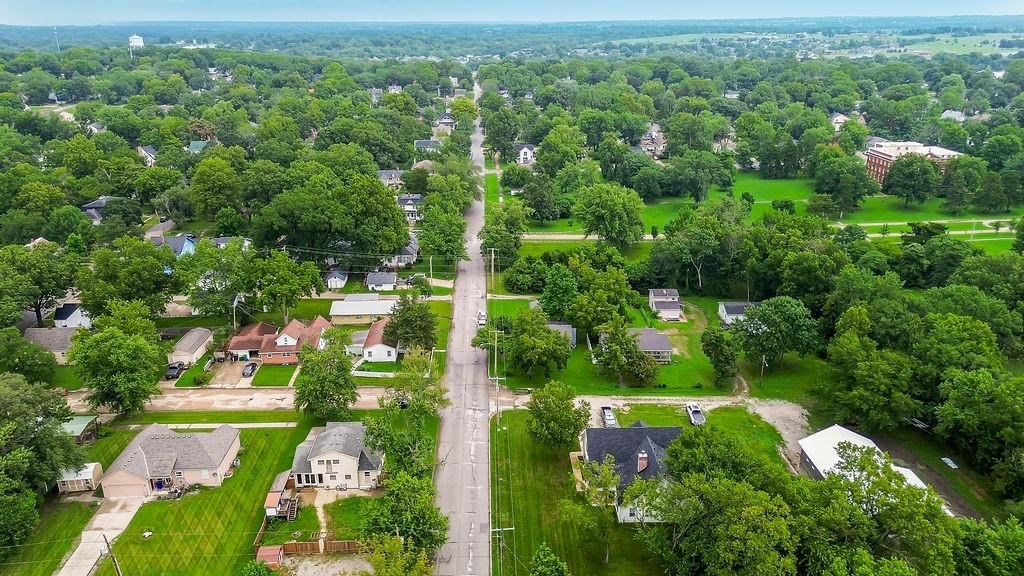 704 E Shawnee Street — photo 34