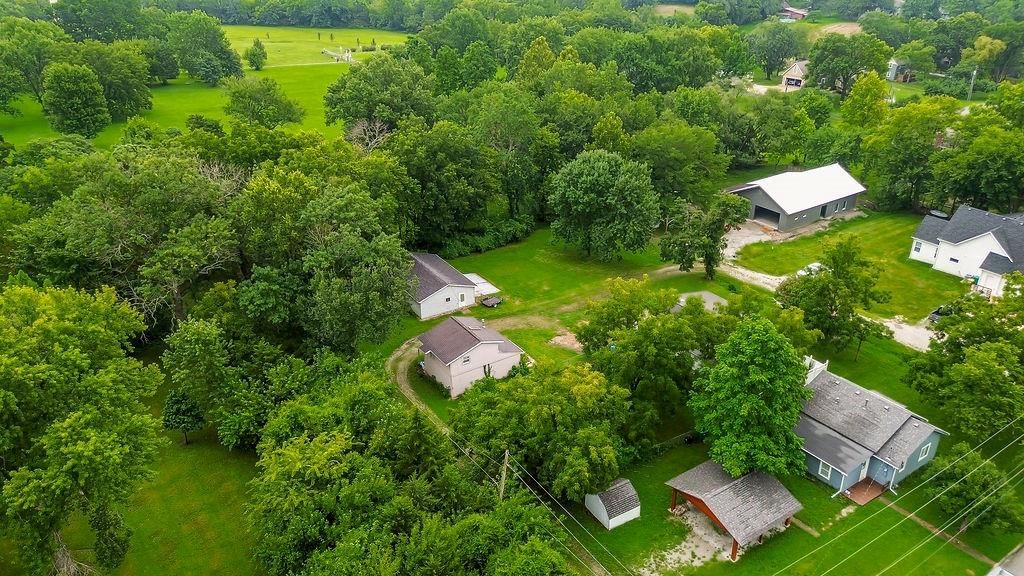 704 E Shawnee Street — photo 36
