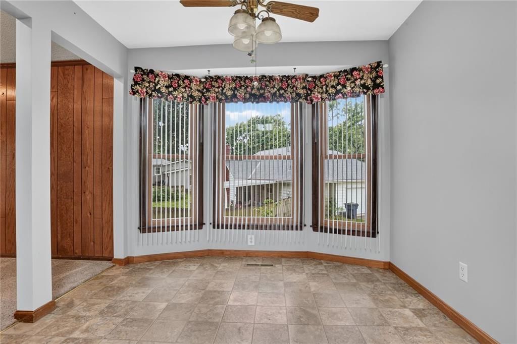 1113 S Valley Road — photo 3