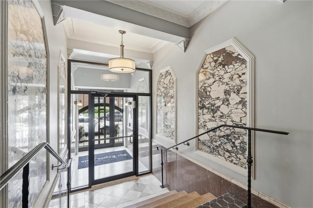 807 W 48th Street — photo 2