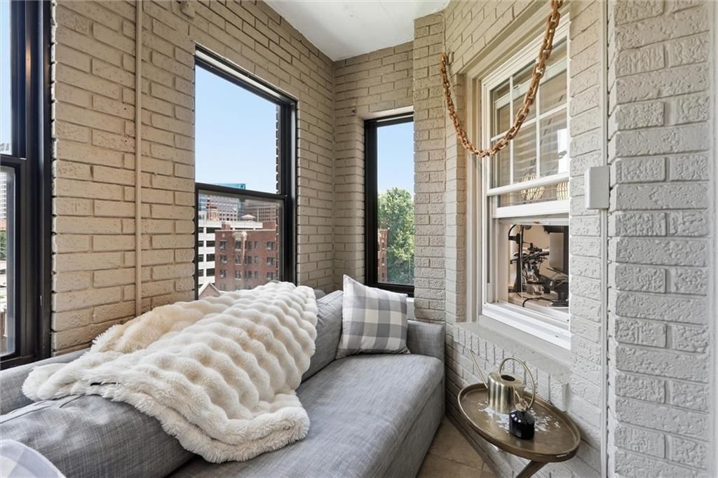 807 W 48th Street — photo 9