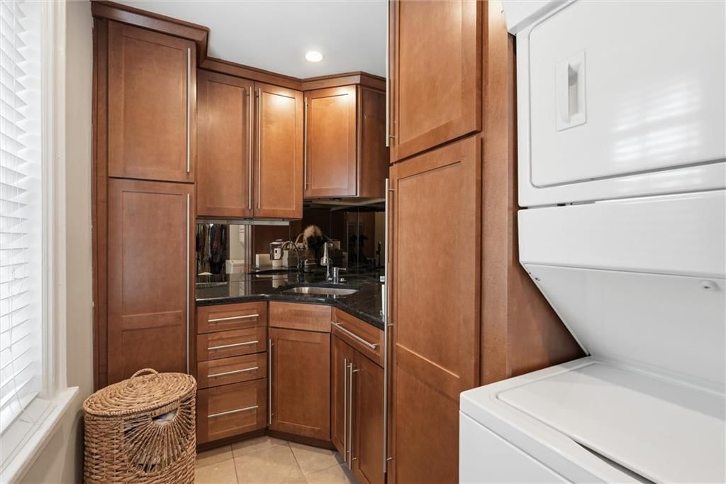 807 W 48th Street — photo 15