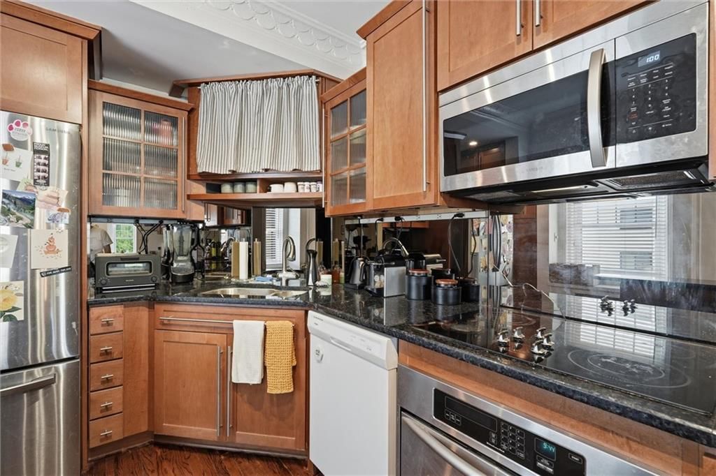 807 W 48th Street — photo 16