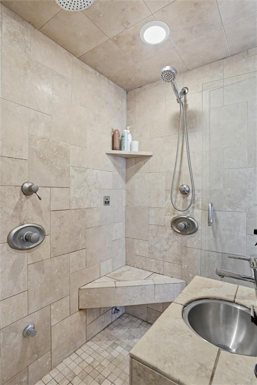 807 W 48th Street — photo 18