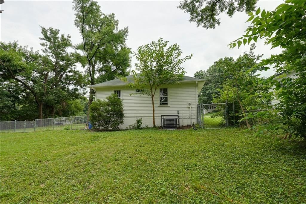 714 E Gudgell Avenue — photo 32