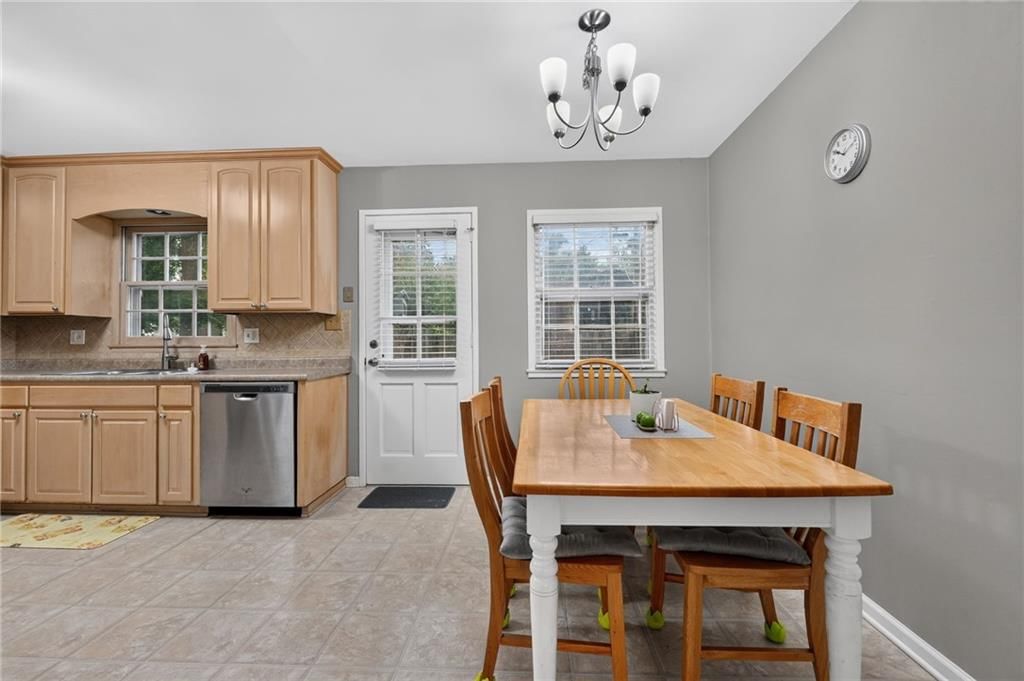 8344 England Street — photo 6