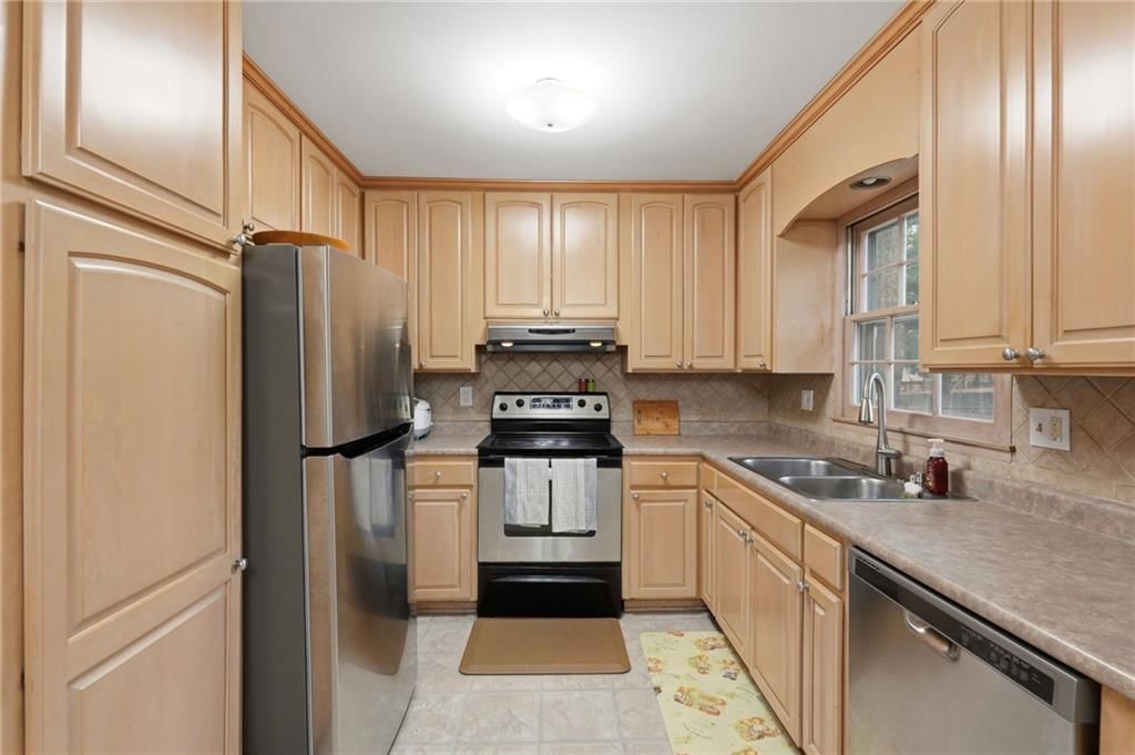 8344 England Street — photo 9