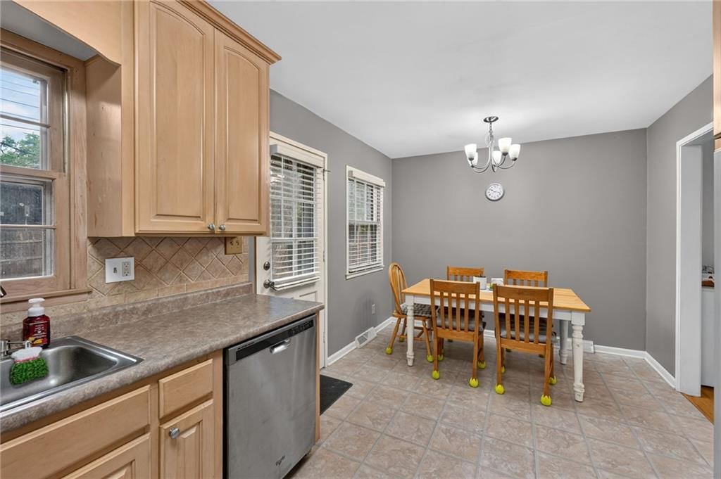8344 England Street — photo 10
