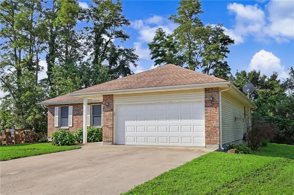 17 Sandi Circle — photo 2