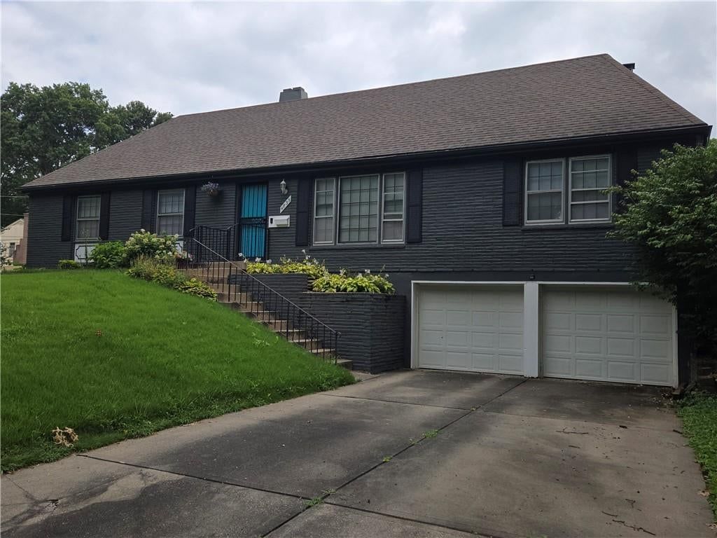 4835 NE Sherwood Drive — photo 2