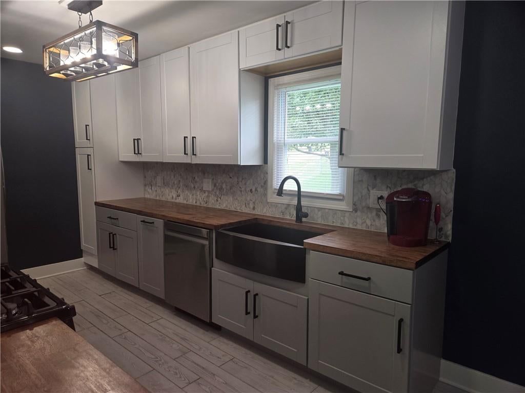 4835 NE Sherwood Drive — photo 4