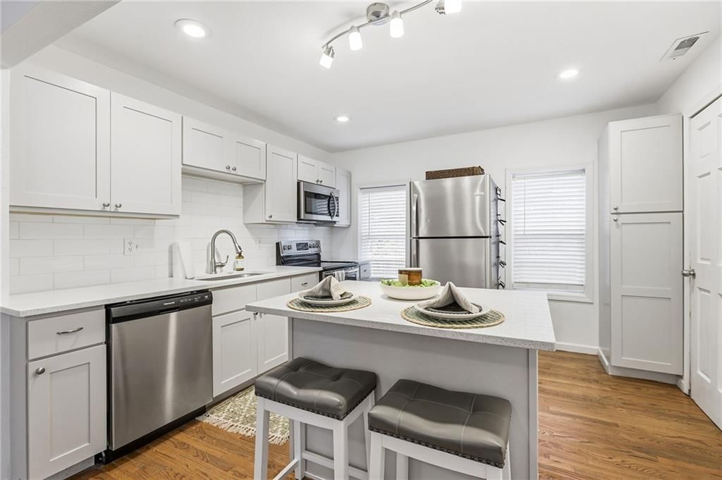 9028 McGee Street, Kansas City, MO: listing photo 3