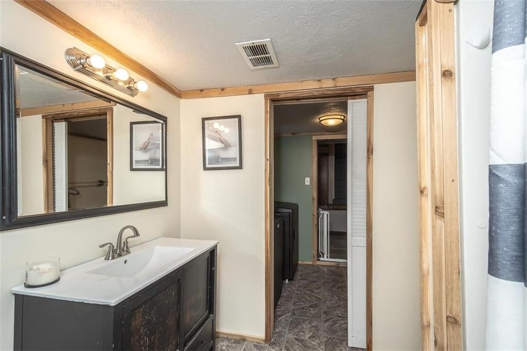 909 linn Street — photo 35