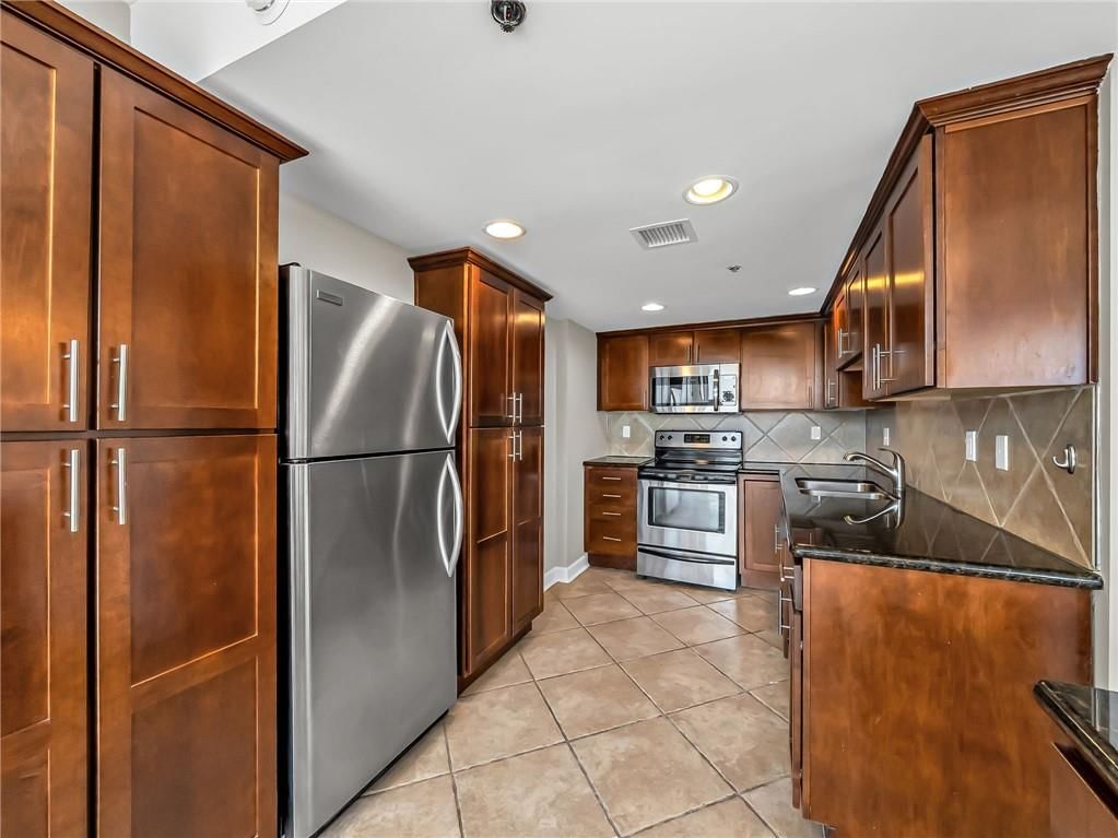 600 Admiral Boulevard — photo 3
