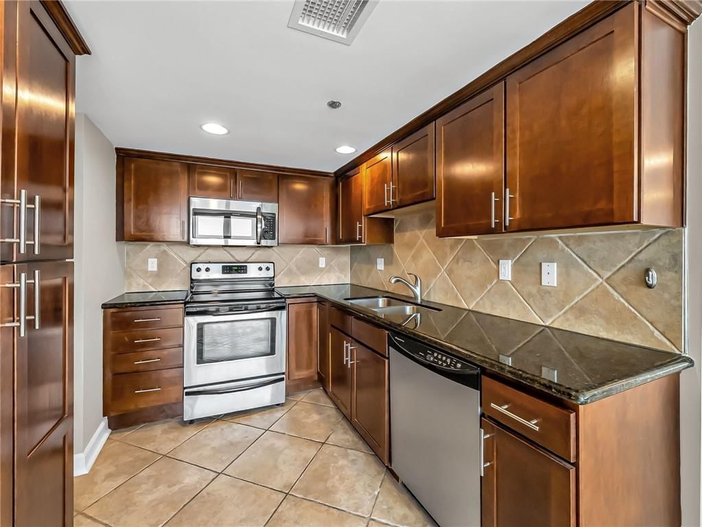 600 Admiral Boulevard — photo 4
