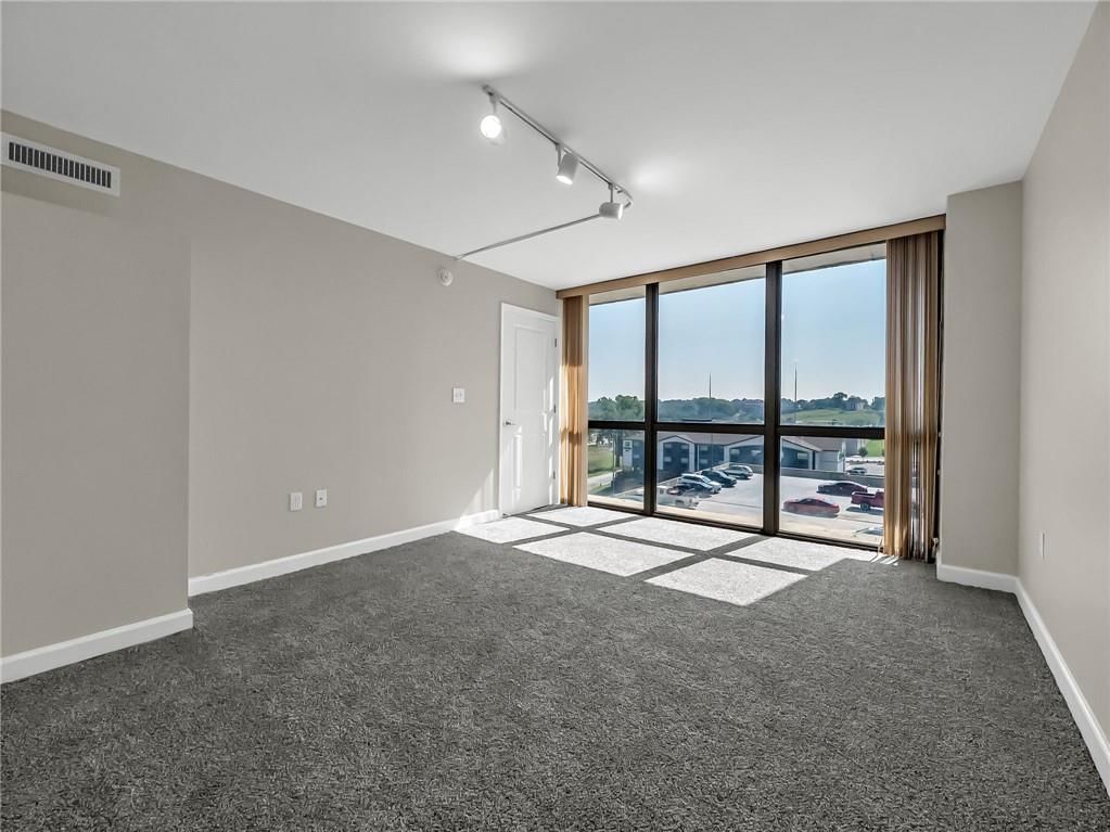 600 Admiral Boulevard — photo 6