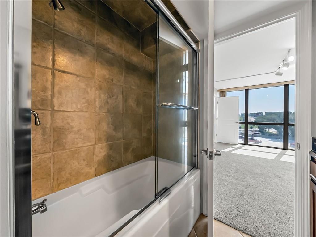 600 Admiral Boulevard — photo 10