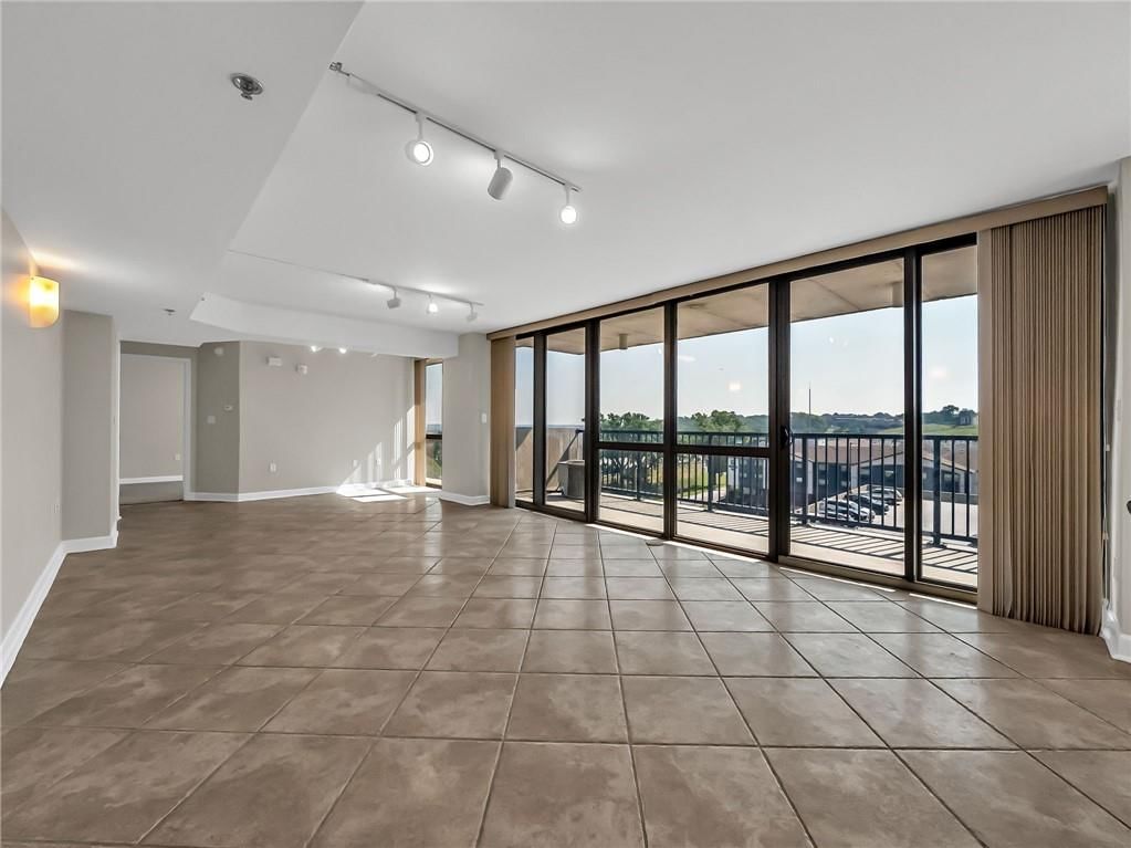 600 Admiral Boulevard — photo 17