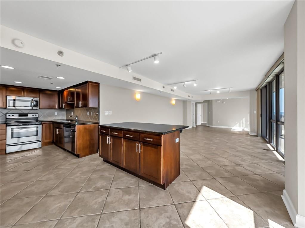 600 Admiral Boulevard — photo 19