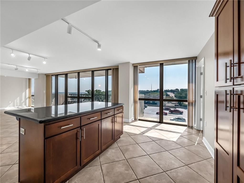 600 Admiral Boulevard — photo 20