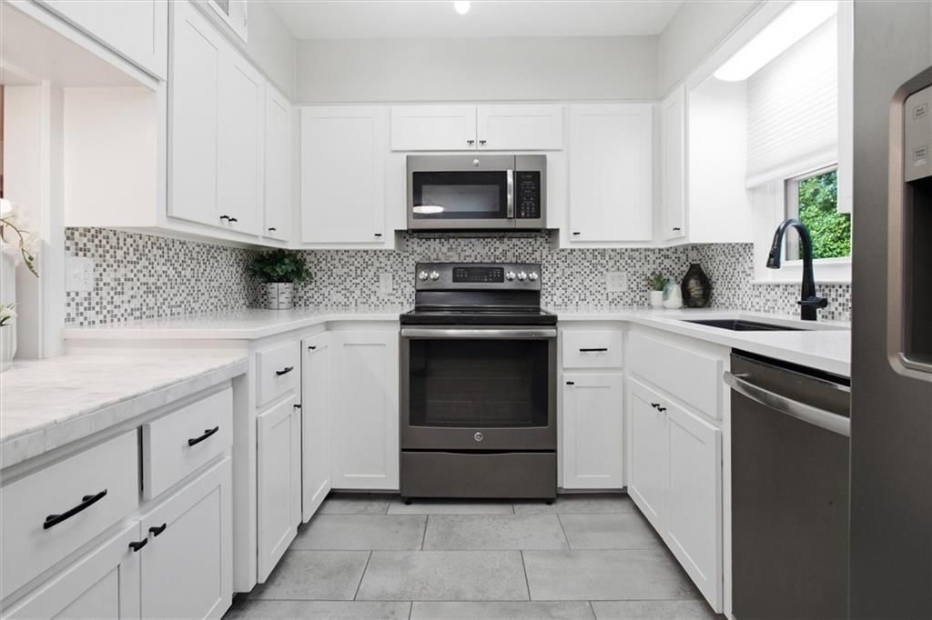 837 W 22nd Street — photo 6
