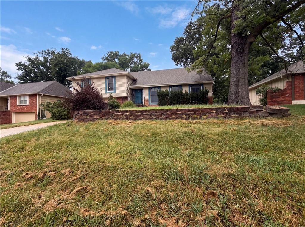 6916 N Overland Drive — photo 1