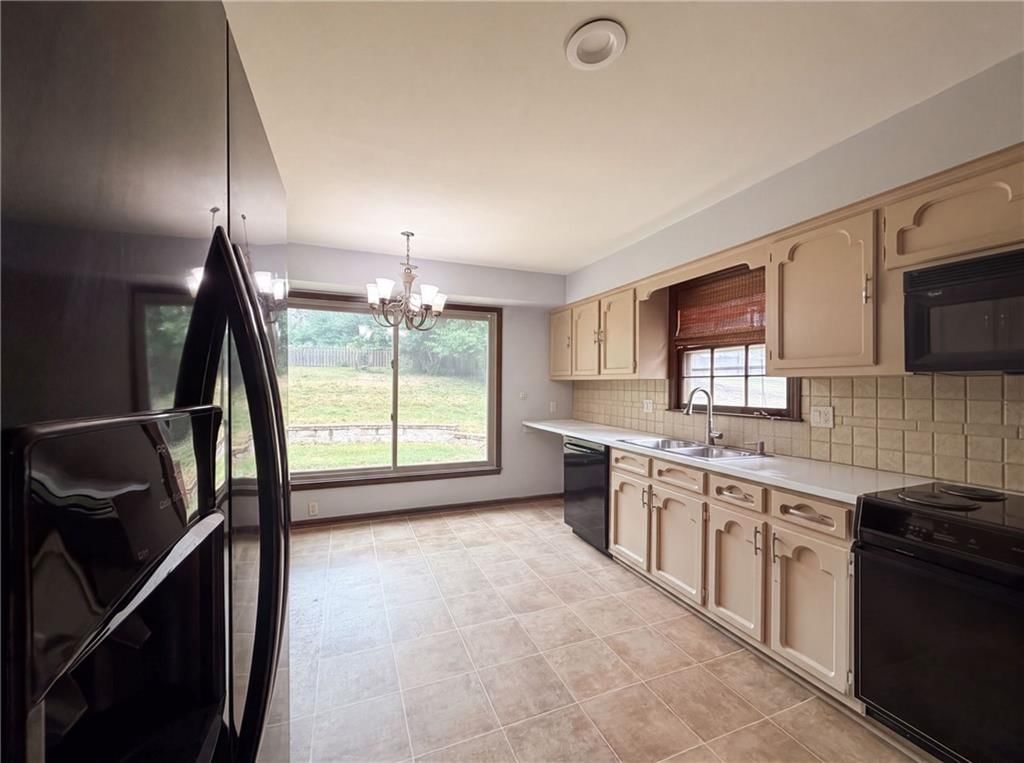 6916 N Overland Drive — photo 2