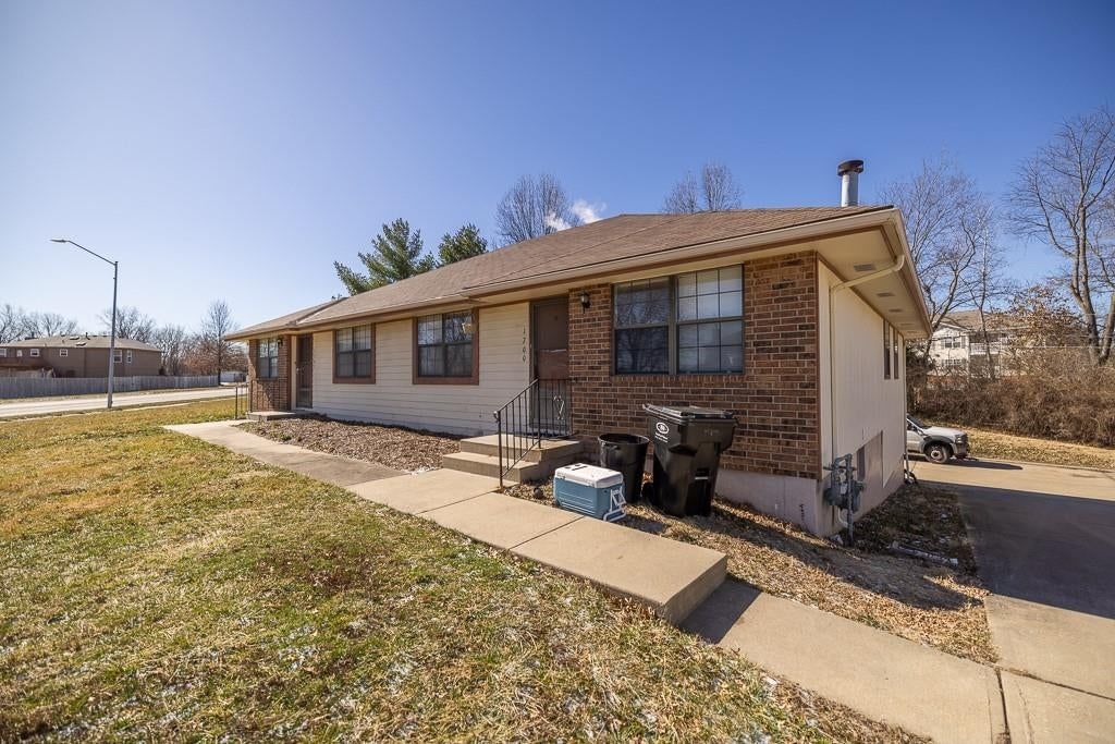 1700 & 1702 S Swope Drive — photo 2
