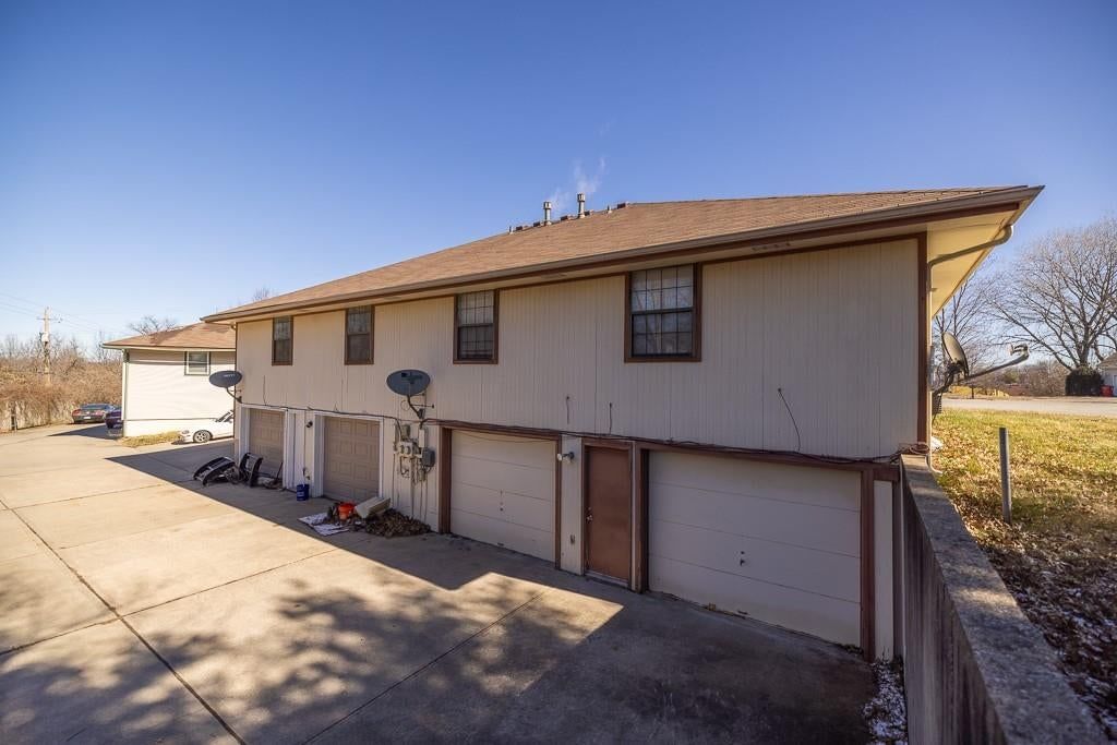 1700 & 1702 S Swope Drive — photo 4